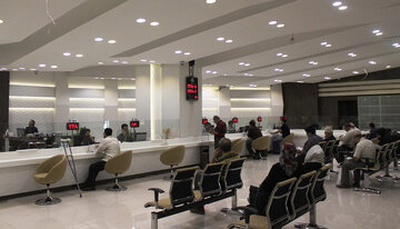 بازداشت مدیر و کارمند بانک بهعلت ارائه خدمات بانکی به زن بدون حجاب / جزئیات