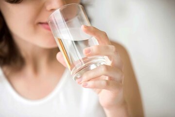 معجزه نوشیدن آب با معده خالی / وقتی ناشتا آب گرم می‌خورید چه اتفاقی برای‌تان می‌افتد؟