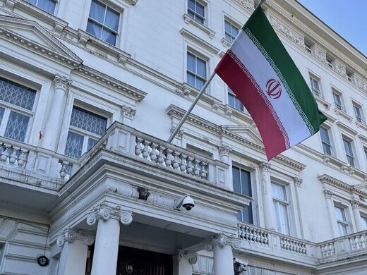 السفارة الايرانية في باريس : سلوك صحيفة شارلي إبدو يتعارض وحرية التعبير