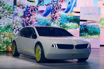 ببینید | معرفی ماشین عجیب و غریب BMW با سیستم تعویض رنگ!