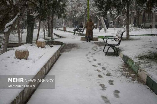 برف و باران در جاده‌های 11 استان کشور / انسداد 21 جاده و ترافیک پرحجم در 2 محور