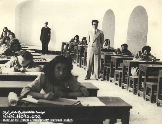 عکسی از مدرسه دخترانه در تهران؛ ۸۰ سال قبل