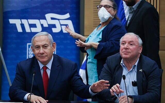 لیبرمن: همسر نتانیاهو در بسیاری از انتصابات دخالت کرده است