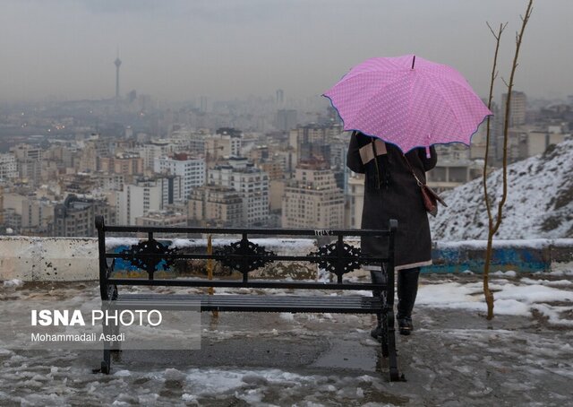بارش باران و برف در تهران/ ماندگاری هوای سرد تا پایان هفته
