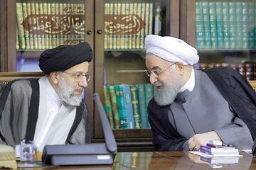 نیابت از دولت دارد؟ / «نه» روزنامه «کیهان» به اعلام آمادگی روحانی برای کمک به رئیسی