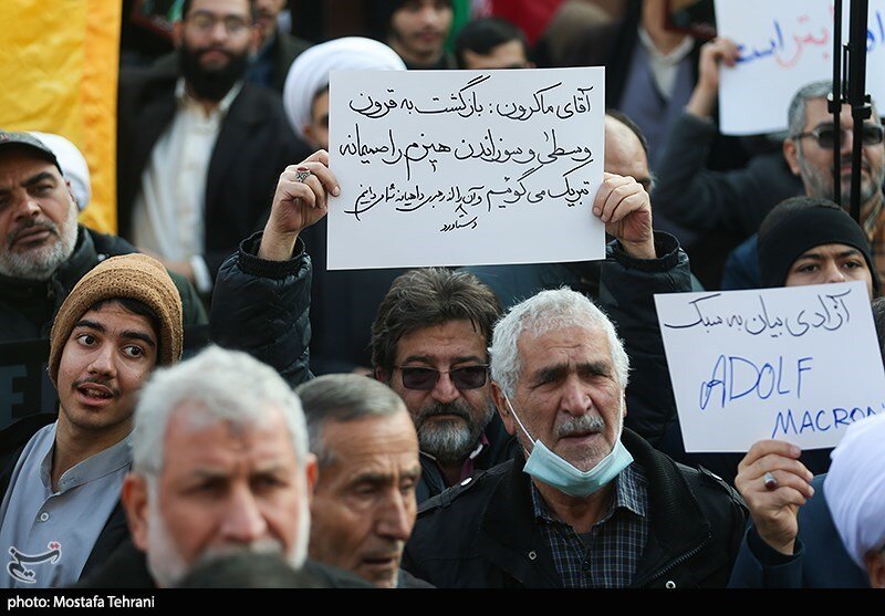 تجمع اعتراضی برگزار شد / «خانه همجنسبازان» در تهران! + عکس