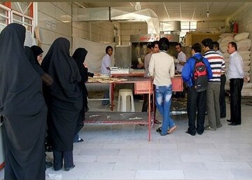 ایرانیها روزانه ۳۲۰ گرم نان میخورند/ پرداخت ۲۰۰ هزار میلیارد تومان یارانه گندم در سال ایرانیها روزانه ۳۲۰ گرم نان میخورند/ پرداخت ۲۰۰ هزار میلیارد تومان یارانه گندم در سال
