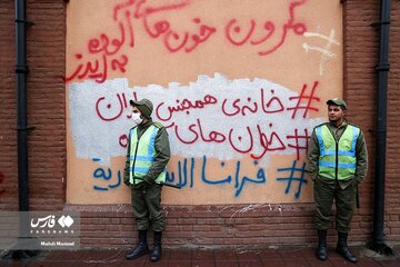 تجمع اعتراضی، مقابل سفارت فرانسه در تهران + تصاویر