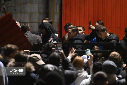 فرار بزرگ بکام در شب بارانی از دست هوادارانش