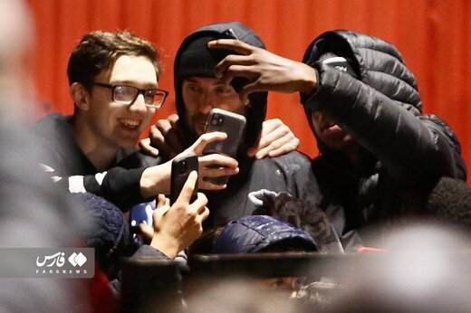 فرار بزرگ بکام در شب بارانی از دست هوادارانش