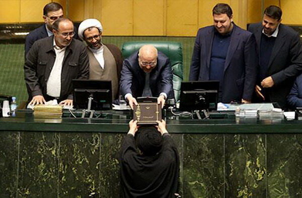 پیام خطرناک بودجه برای اقتصاد ایران/ شقاقی: بودجه‌ای نوشتیم که فقط حقوق و دستمزد پرداخت کنیم