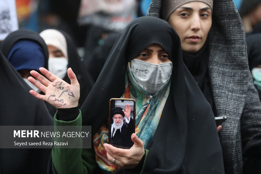 تجمع اعتراضی، مقابل سفارت فرانسه در تهران + تصاویر