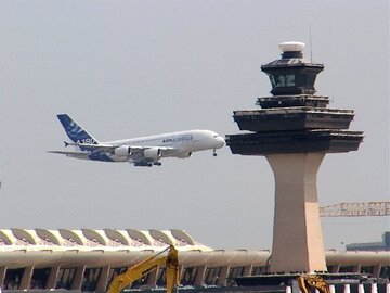 اطلاعیه فرودگاه مهرآباد درباره آخرین وضعیت پروازها /  مسافران قبل از حرکت با این شماره ها تماس بگیرند