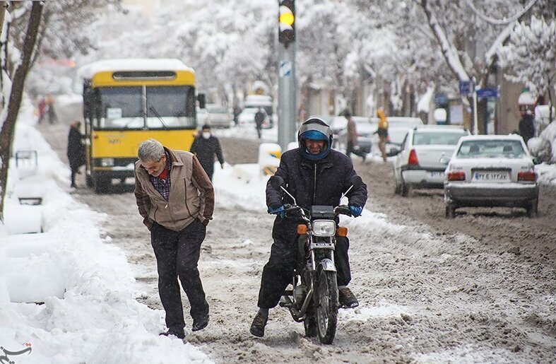 - کاهش آلودگی هوای تهران چه زمانی کم می‌شود؟/ بارش برف و باران در این نقاط