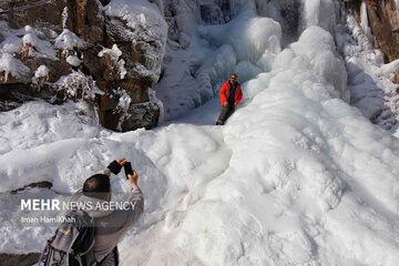 تصاویر | منجمد شدن آبشار گنج‌نامه همدان