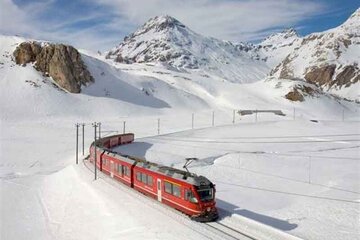 ببینید | تصویری عجیب از قطار یخ زده مسیر مشهد - تهران
