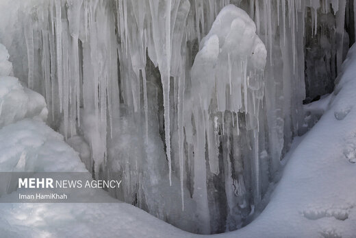 منجمد شدن آبشار گنجنامه همدان