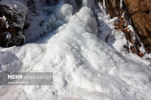 منجمد شدن آبشار گنجنامه همدان