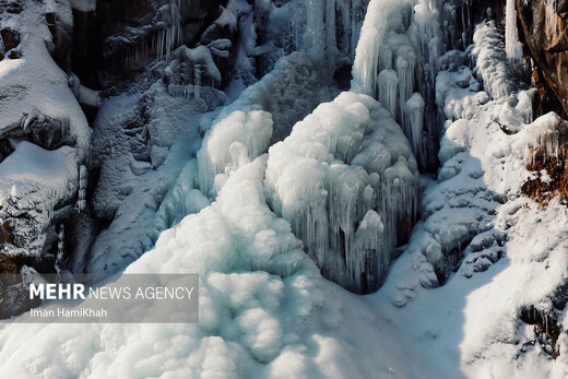 منجمد شدن آبشار گنجنامه همدان