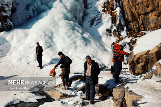 منجمد شدن آبشار گنجنامه همدان