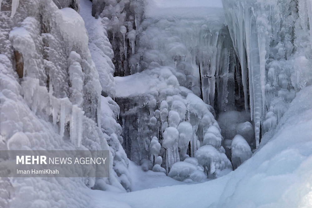 منجمد شدن آبشار گنج‌نامه همدان