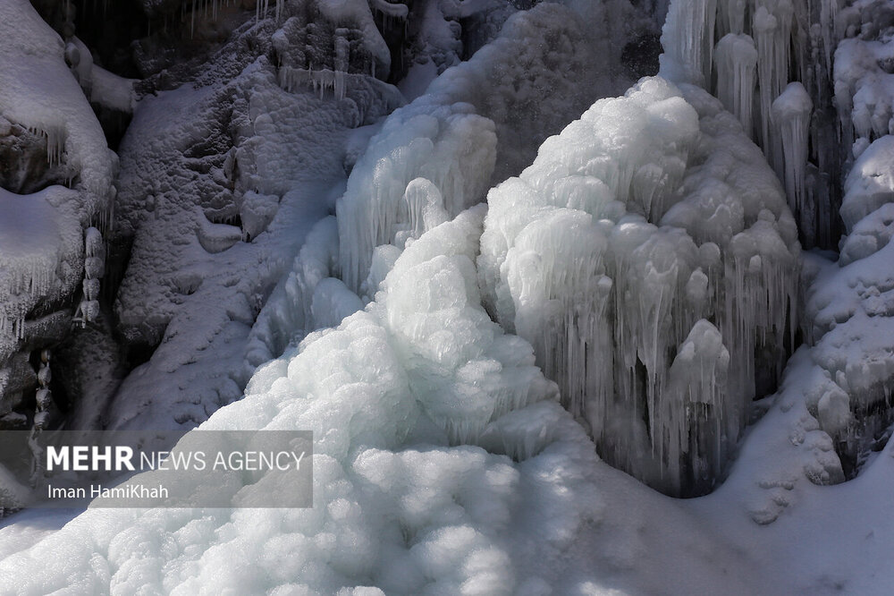 منجمد شدن آبشار گنج‌نامه همدان