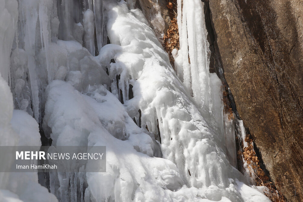 منجمد شدن آبشار گنج‌نامه همدان
