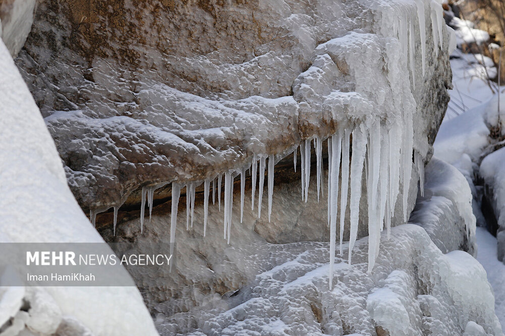 منجمد شدن آبشار گنج‌نامه همدان