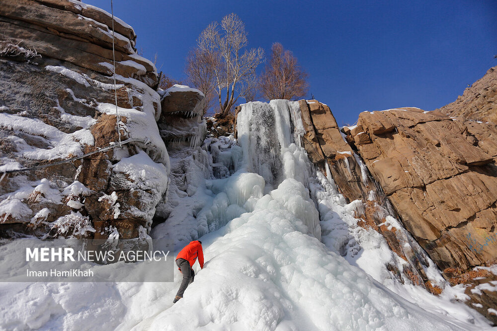 منجمد شدن آبشار گنج‌نامه همدان
