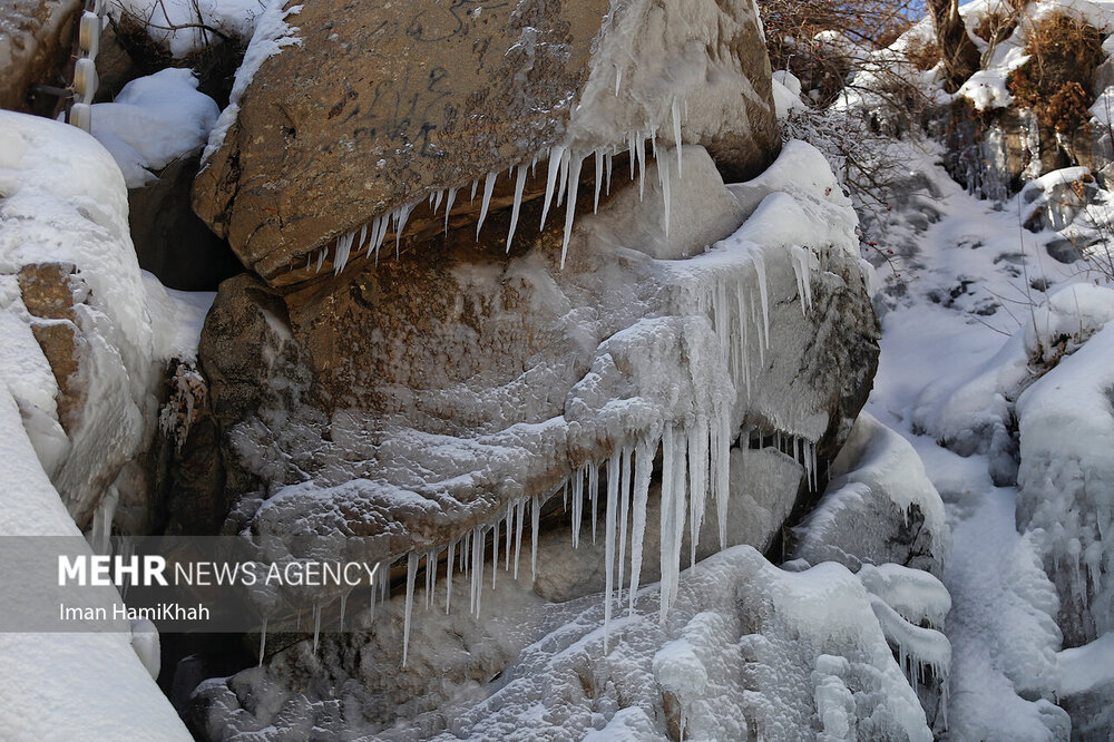 منجمد شدن آبشار گنج‌نامه همدان