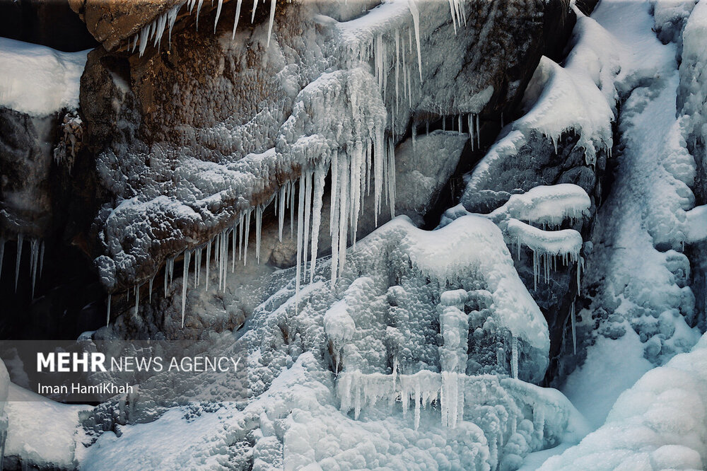 منجمد شدن آبشار گنج‌نامه همدان