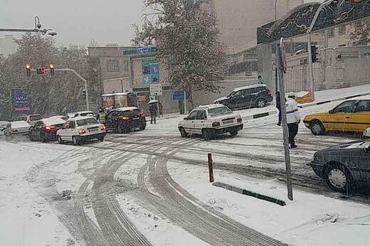 آسمان مه‌آلود و بارش برف و باران در تهران/ کاهش دما طی امروز