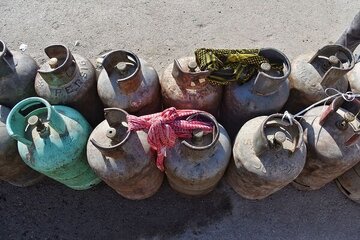  نماینده مجلس: خود «ستاد بحران»، یک بحران است /  مردم ما را در دمای منفی ۱۰ و ۱۵ «رها» کرده‌اند / مسئولان به آمارهای روی کاغذ توجه نکنند + عکس