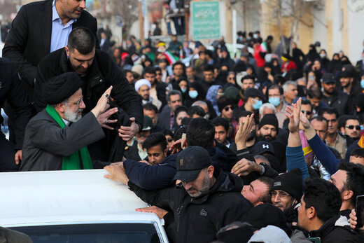 گلایه روزنامه دولت از اصلاح طلبان: چرا  سفر رئیسی به یزد را در صفحه اول رسانه هایتان منتشر نکردید؟/ چرا امیدآفرینی نمی کنید؟ گلایه روزنامه دولت از اصلاح طلبان: چرا  سفر رئیسی به یزد را در صفحه اول رسانه هایتان منتشر نکردید؟/ چرا امیدآفرینی نمی کنید؟