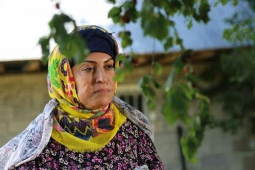 بازیگری که با دستفروش مترو اشتباه گرفته شد! / با همه عکس میگیرم بازیگری که با دستفروش مترو اشتباه گرفته شد! / با همه عکس میگیرم