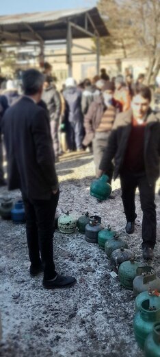 صف طولانی برای پر کردن پیک نیک در مشهد