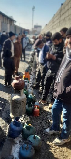 صف طولانی برای پر کردن پیک نیک در مشهد