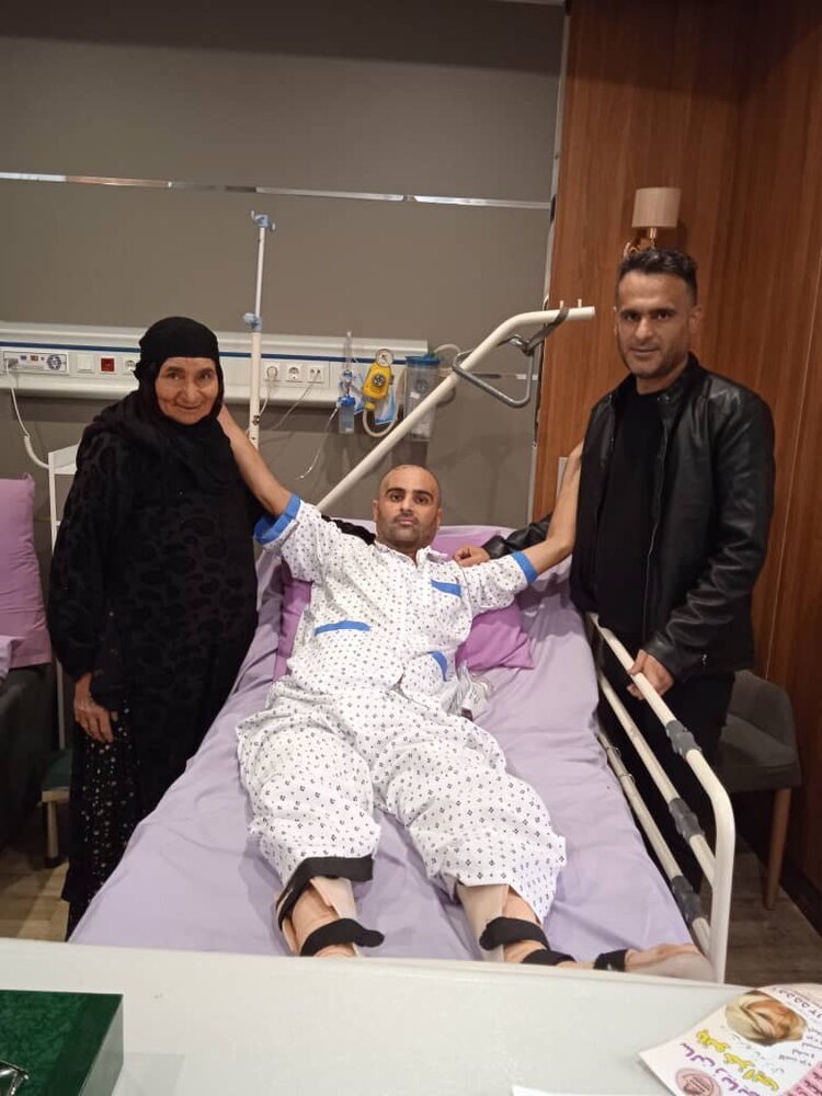 پدر کیان پیرفلک از بیمارستان مرخص شد / تشکر ویژه از «سنگتمام» پزشکان و کادر درمان + عکس