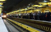 طرح جدید مترو برای ممانعت از ورود آقایان به واگن بانوان/ عکس