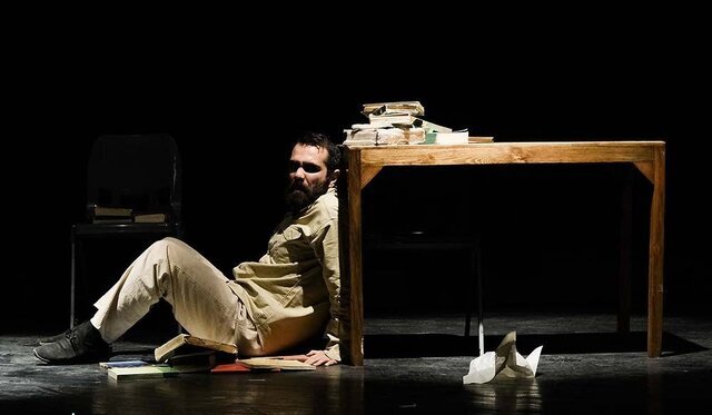 با تحریم تئاتر مخالفم