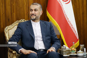 رئيس جمهورية اوزبكستان يستقبل وزير الخارجية الايراني في القصر الرئاسي