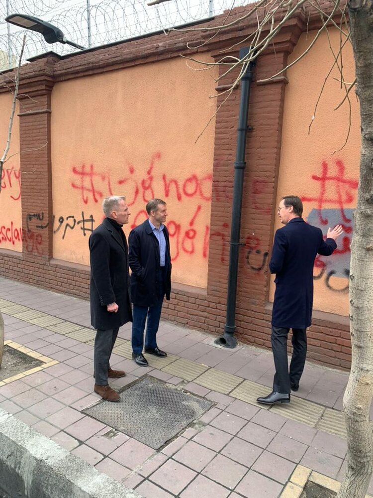 «پاس» تندروهای داخلی، «اسپک» دیپلماتهای خارجیها /همافزایی دو لبه قیچی برای «انزوای جهانی» ایران