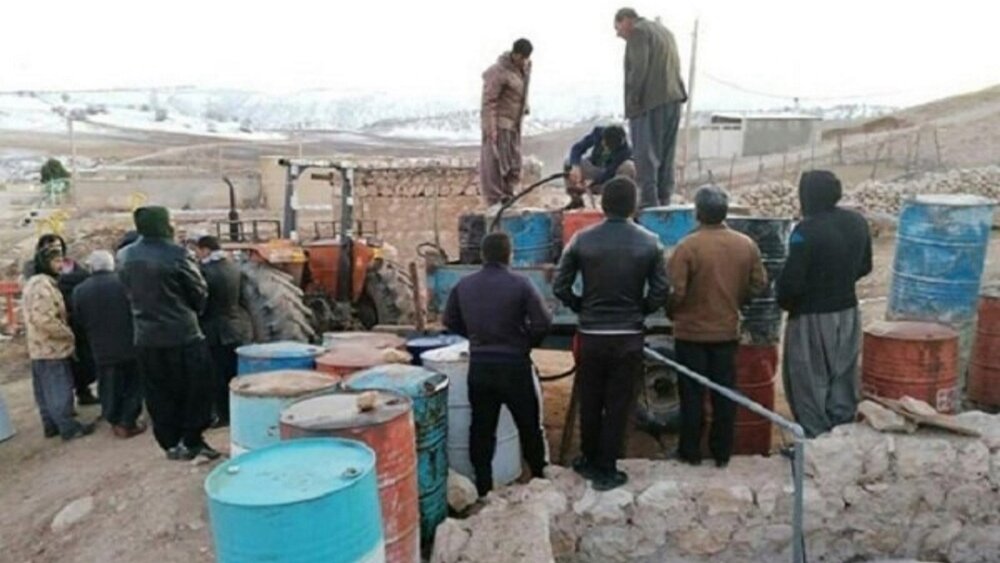 سرگزی، نماینده زابل: مردم روستاهای منطقه، ناچارند از «فضولات حیوانی و هیزم» برای گرم کردن خود استفاده کنند / کودکان با «سه پتو»، خود را گرم میکنند 2