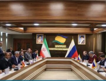 نشست توسعه مبادلات تجاری ایران و روسیه در منطقه آزادانزلی