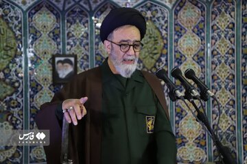 امام جمعه تبریز: امروز، من هم با اجازه سردار فرماندهی «سپاه عاشورا»، «لباس سپاهی» بر تن کردم + عکس‌ها