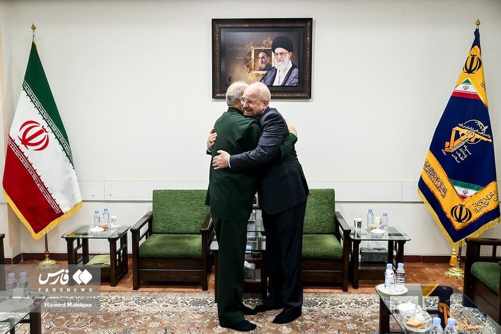 دیدار سردار سلامی و قالیباف در «اولین ساعات بامداد» / فرمانده کل سپاه: «نگران» نیستیم + عکس