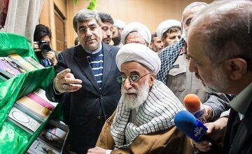چه دلایلی باعث تضادهای سیاسی در خانواده‌های مشهور می‌شود؟