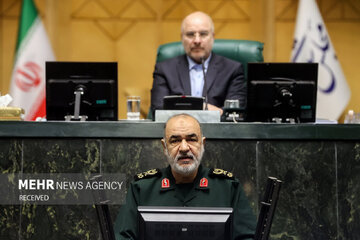 فرمانده کل سپاه خطاب به اتحادیه اروپا: شما مانند کودکان، می‌توانید فقط از دور فحش دهید / سنگ‌ریزه‌هایتان به ما نمی‌رسد اما دست ما به شما می‌رسد