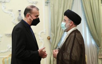 صوفی، فعال سیاسی اصلاح‌طلب: در «بدترین» وضعیت ممکن قرار داریم/  وزارت خارجه در عرصه دیپلماسی، «غائب» است / تنها هنرش، «احضار سفرا»ست 
