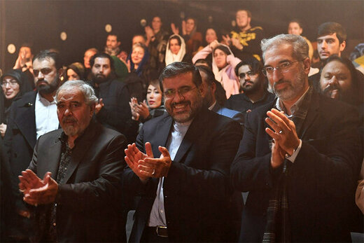 حضور بی‌خبر وزیر در جشنواره / اجرای تماشاخانه ایرانشهر جابجا شد!